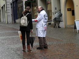 Protest gegen den «Botox Walk-In» Smoothline in Zürich