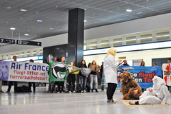 Demo gegen die Affentransporte der Air France am Flughafen Zürich